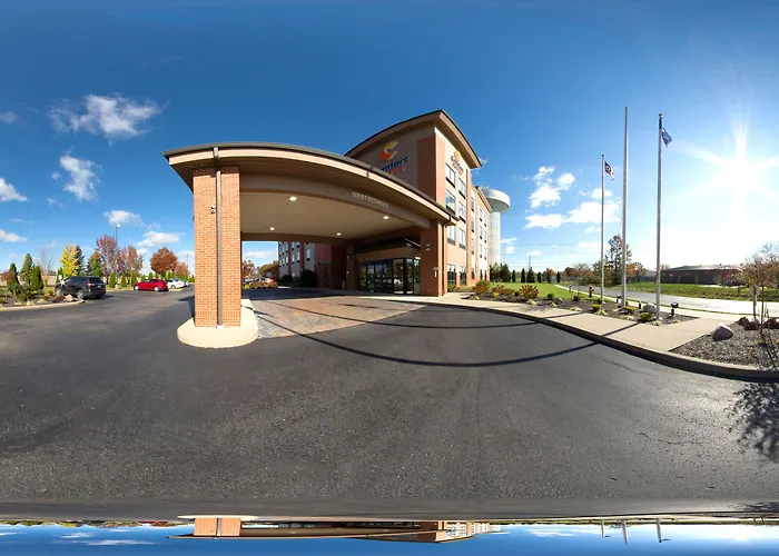 Comfort East Broad Hotel 4*