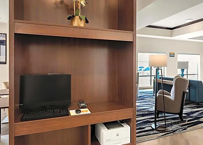 Hotel Comfort East Broad 4*