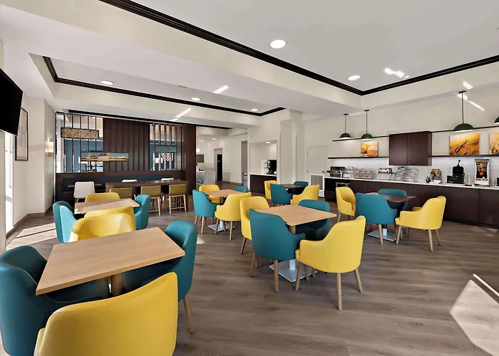 Comfort East Broad Hotel 4*